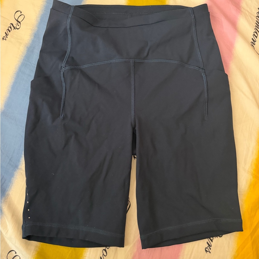 Lululemon Limited Edition Swift Speed High Rise Shorts 8 inches Size 6 Navy